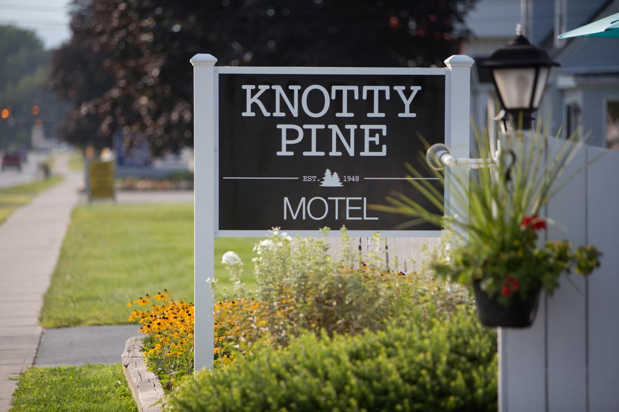 Knotty Pine Motel Bennington Extérieur photo