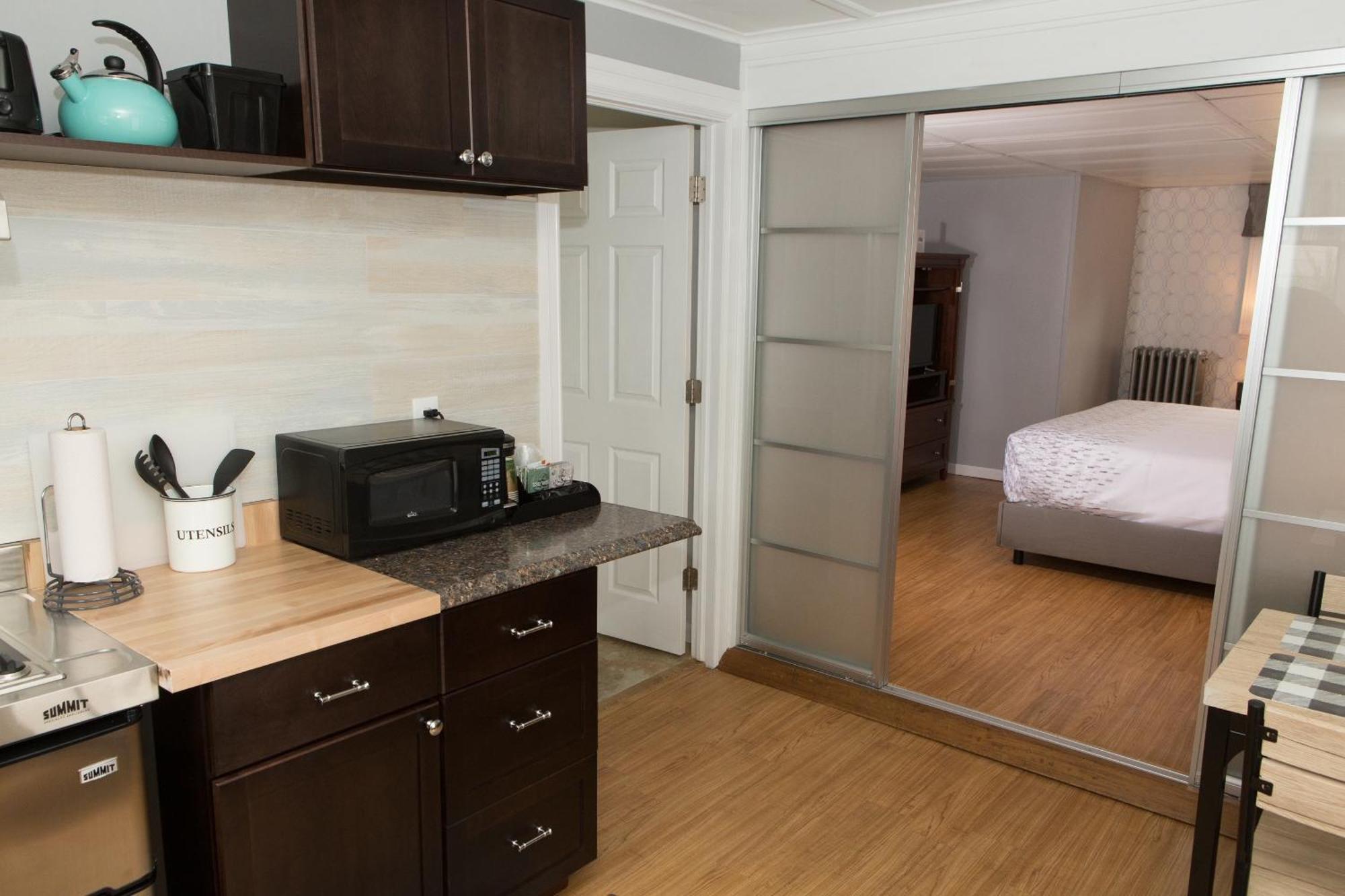 Knotty Pine Motel Bennington Extérieur photo