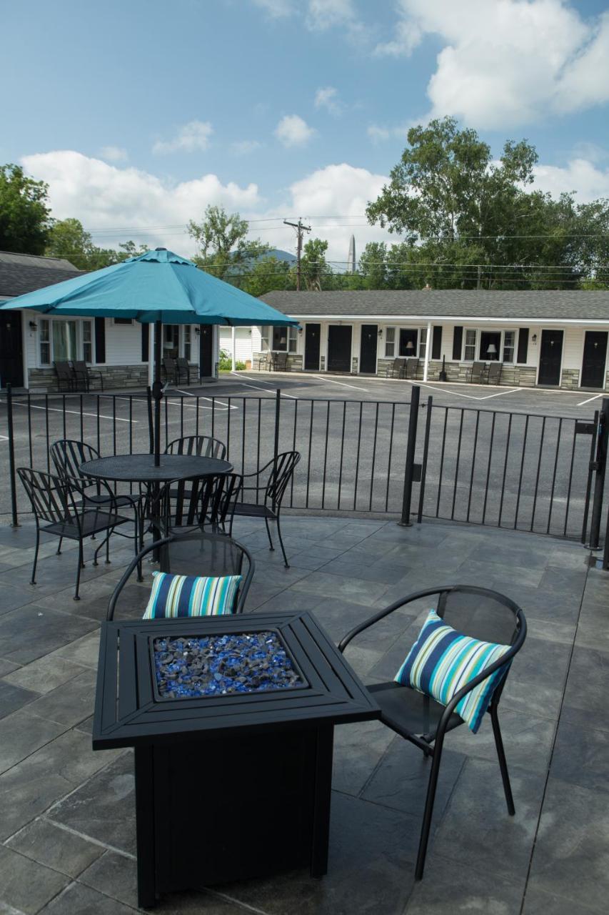 Knotty Pine Motel Bennington Extérieur photo
